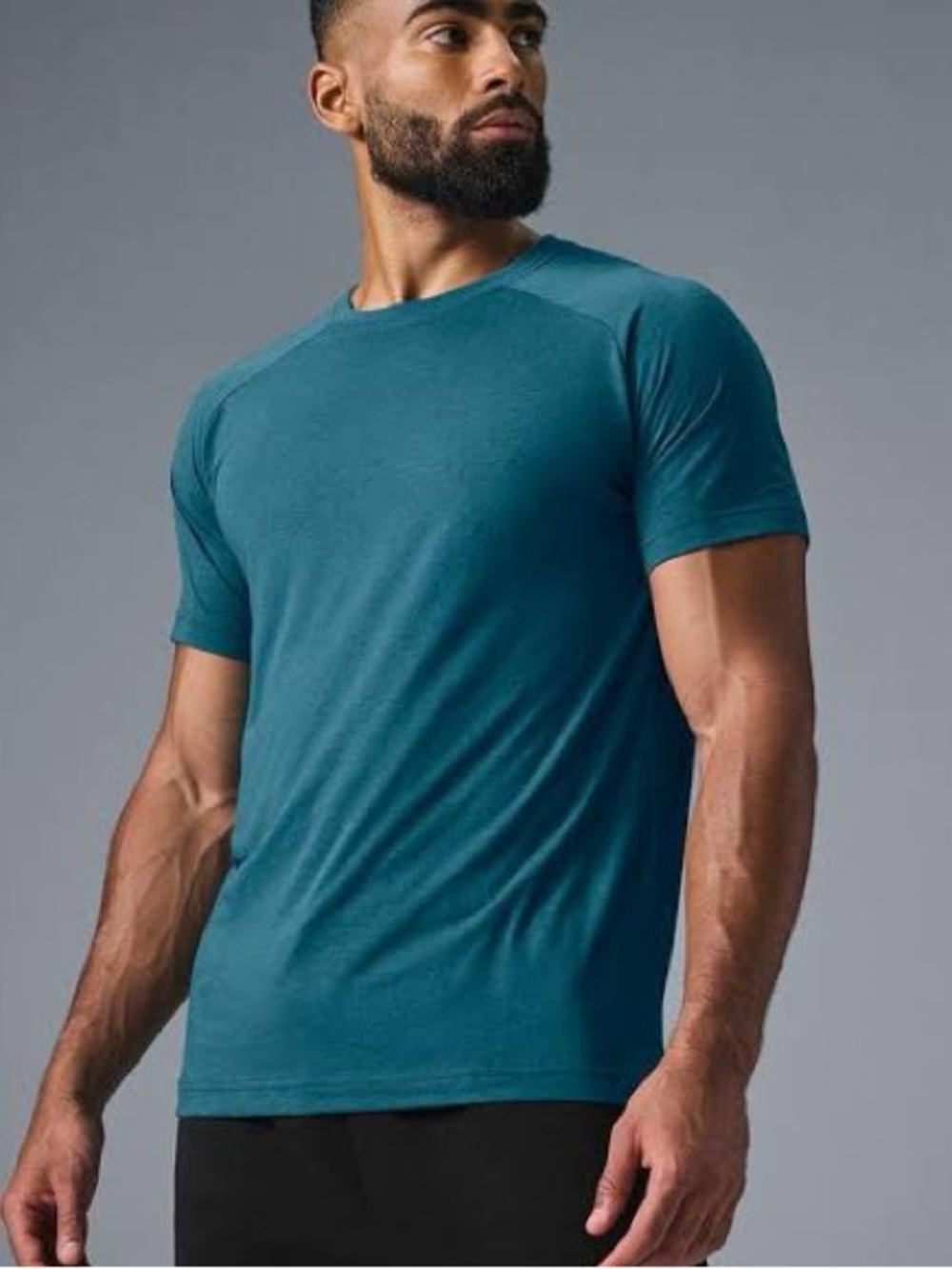 NWOT - Alo Yoga Men’s - Triumph SS tee in Size XL / Oceanic Teal